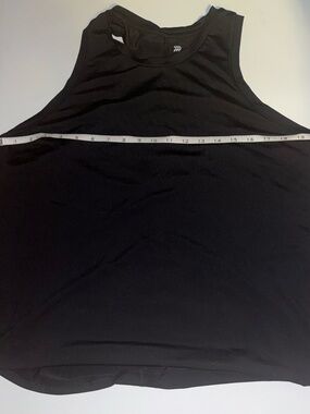 Bundle of 2 workout tank tops (black and maroon)